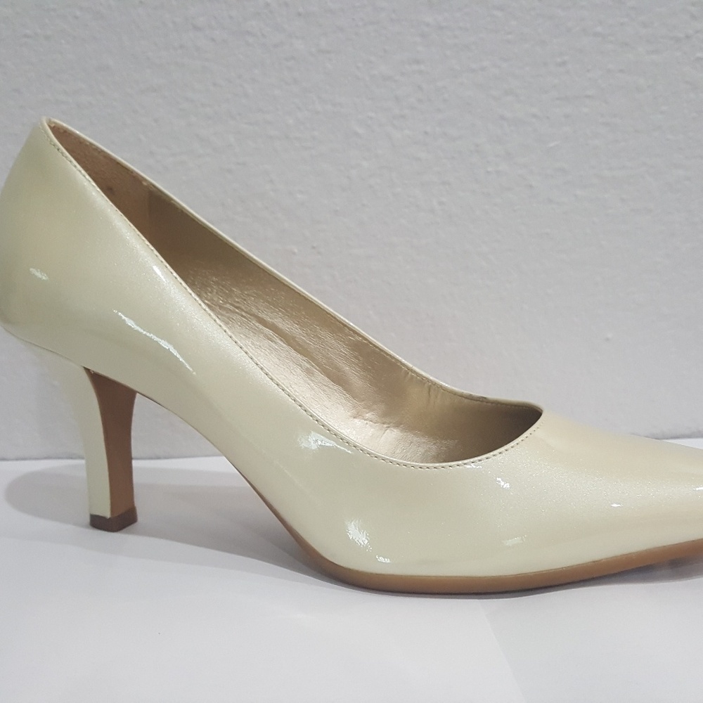 SOLD Antonio Melani Pearl pumps SOLD